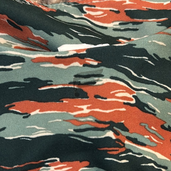 Fabletics leggings and sports bra - Picture 3 of 6